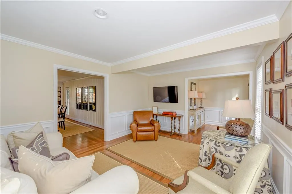 408 Meadowbrook Drive, Atlanta, Georgia 30342, 3 Bedrooms Bedrooms, ,3 BathroomsBathrooms,Residential,Sold,408 Meadowbrook Drive,6031710