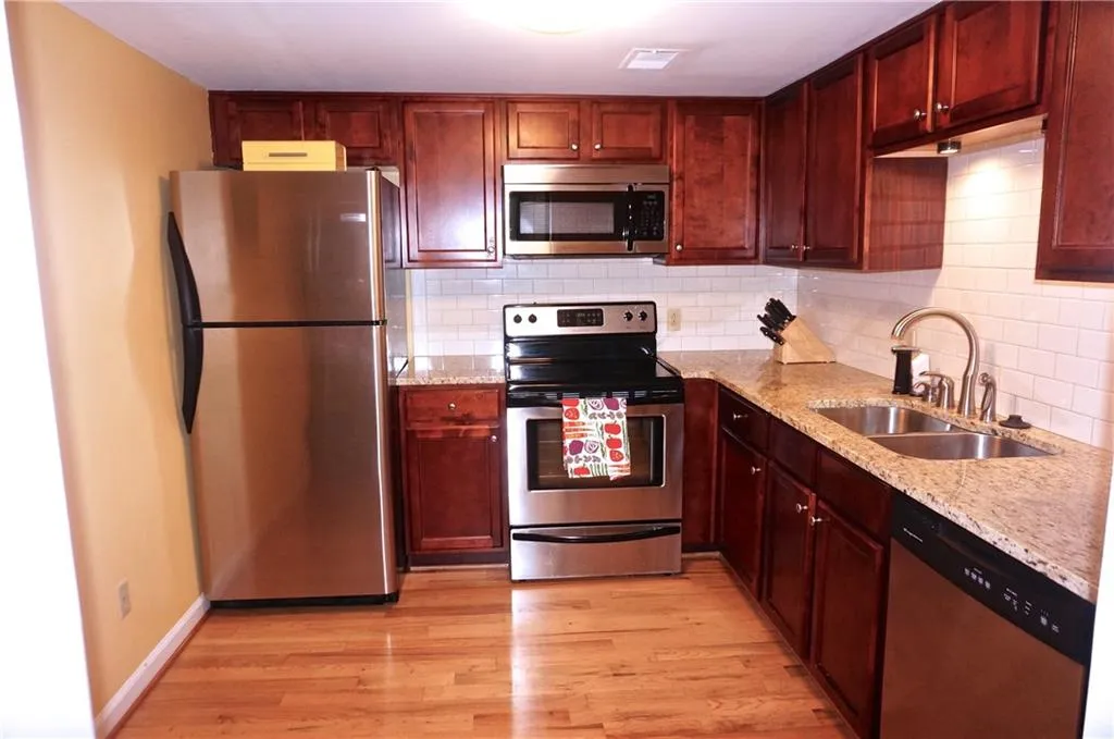 33 Ivy Trail Ne, Atlanta, Georgia 30342, 2 Bedrooms Bedrooms, ,2 BathroomsBathrooms,Residential,Sold,33 Ivy Trail Ne,5698245