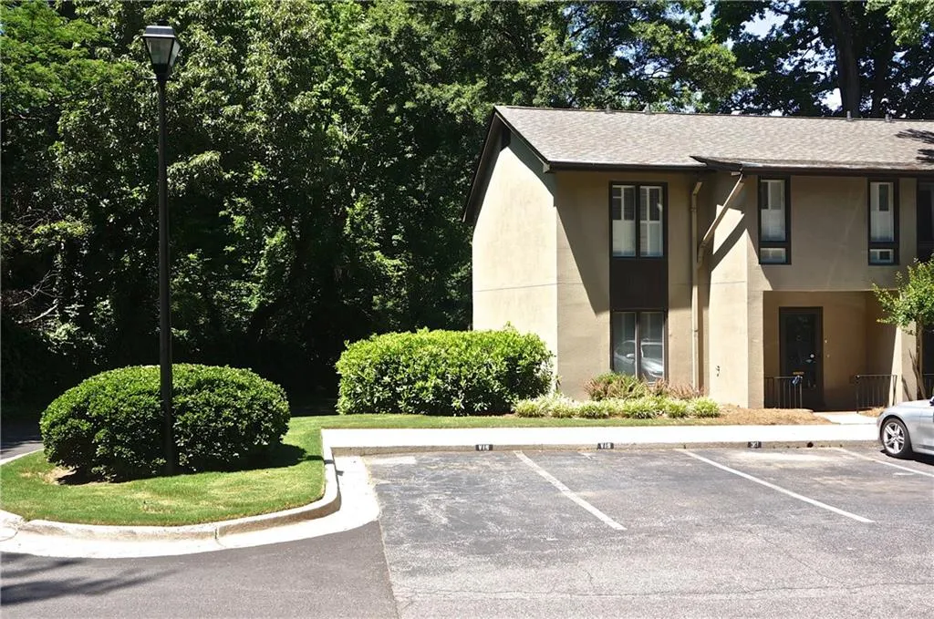 33 Ivy Trail Ne, Atlanta, Georgia 30342, 2 Bedrooms Bedrooms, ,2 BathroomsBathrooms,Residential,Sold,33 Ivy Trail Ne,5698245