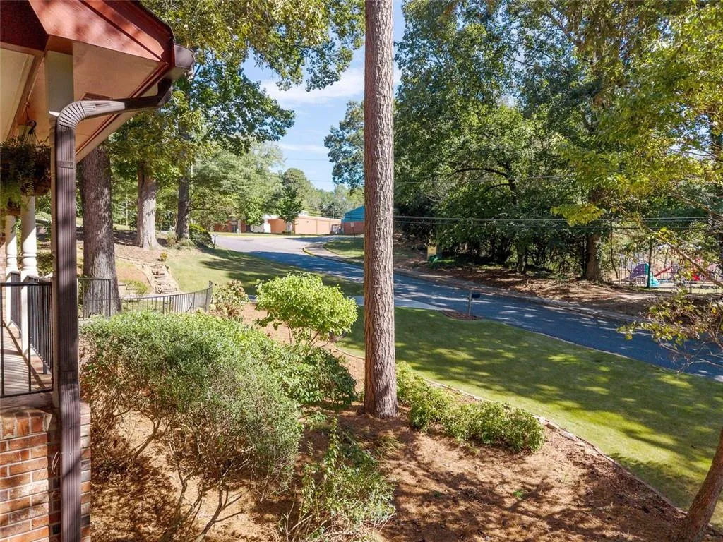4098 Nancy Creek Way Ne, Brookhaven, Georgia 30319, 4 Bedrooms Bedrooms, ,3 BathroomsBathrooms,Residential,Sold,4098 Nancy Creek Way Ne,7596709