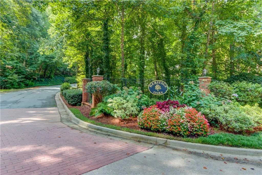602 Bainbridge Drive, Atlanta, Georgia 30327, 2 Bedrooms Bedrooms, ,2 BathroomsBathrooms,Residential,Sold,602 Bainbridge Drive,6989102