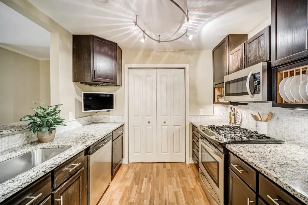 602 Bainbridge Drive, Atlanta, Georgia 30327, 2 Bedrooms Bedrooms, ,2 BathroomsBathrooms,Residential,Sold,602 Bainbridge Drive,6989102