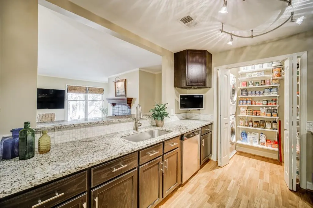 602 Bainbridge Drive, Atlanta, Georgia 30327, 2 Bedrooms Bedrooms, ,2 BathroomsBathrooms,Residential,Sold,602 Bainbridge Drive,6989102