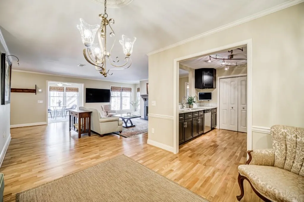 602 Bainbridge Drive, Atlanta, Georgia 30327, 2 Bedrooms Bedrooms, ,2 BathroomsBathrooms,Residential,Sold,602 Bainbridge Drive,6989102