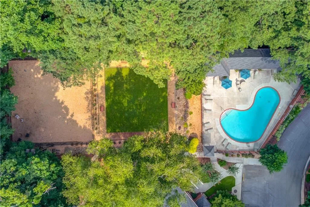 602 Bainbridge Drive, Atlanta, Georgia 30327, 2 Bedrooms Bedrooms, ,2 BathroomsBathrooms,Residential,Sold,602 Bainbridge Drive,6989102