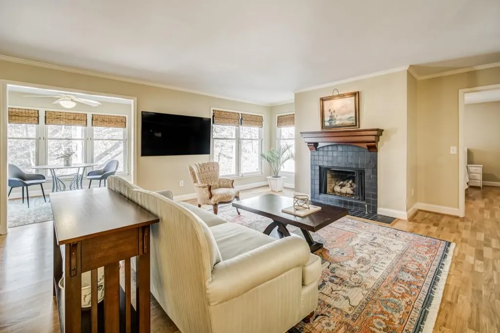 602 Bainbridge Drive, Atlanta, Georgia 30327, 2 Bedrooms Bedrooms, ,2 BathroomsBathrooms,Residential,Sold,602 Bainbridge Drive,6989102