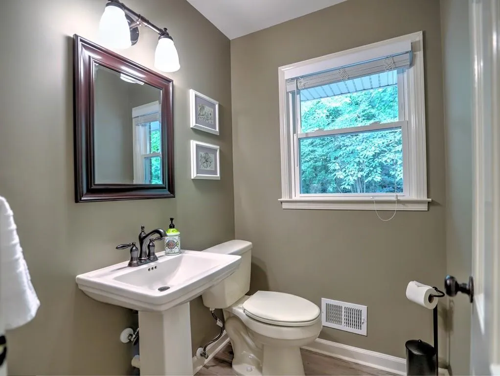 52 Brandon Ridge Drive, Atlanta, Georgia 30328, 3 Bedrooms Bedrooms, ,2 BathroomsBathrooms,Residential,Sold,52 Brandon Ridge Drive,6799590