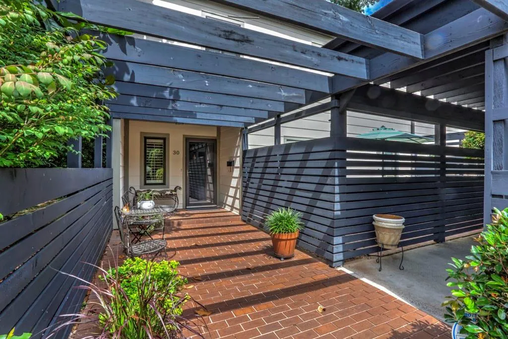 30 Forrest Place Ne, Sandy Springs, Georgia 30328, 3 Bedrooms Bedrooms, ,2 BathroomsBathrooms,Residential,Sold,30 Forrest Place Ne,6039611