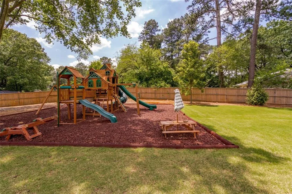133 Austin Drive, Atlanta, Georgia 30328, 4 Bedrooms Bedrooms, ,3 BathroomsBathrooms,Residential,Sold,133 Austin Drive,6932425