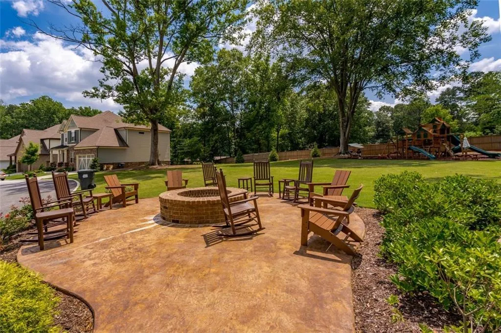133 Austin Drive, Atlanta, Georgia 30328, 4 Bedrooms Bedrooms, ,3 BathroomsBathrooms,Residential,Sold,133 Austin Drive,6932425