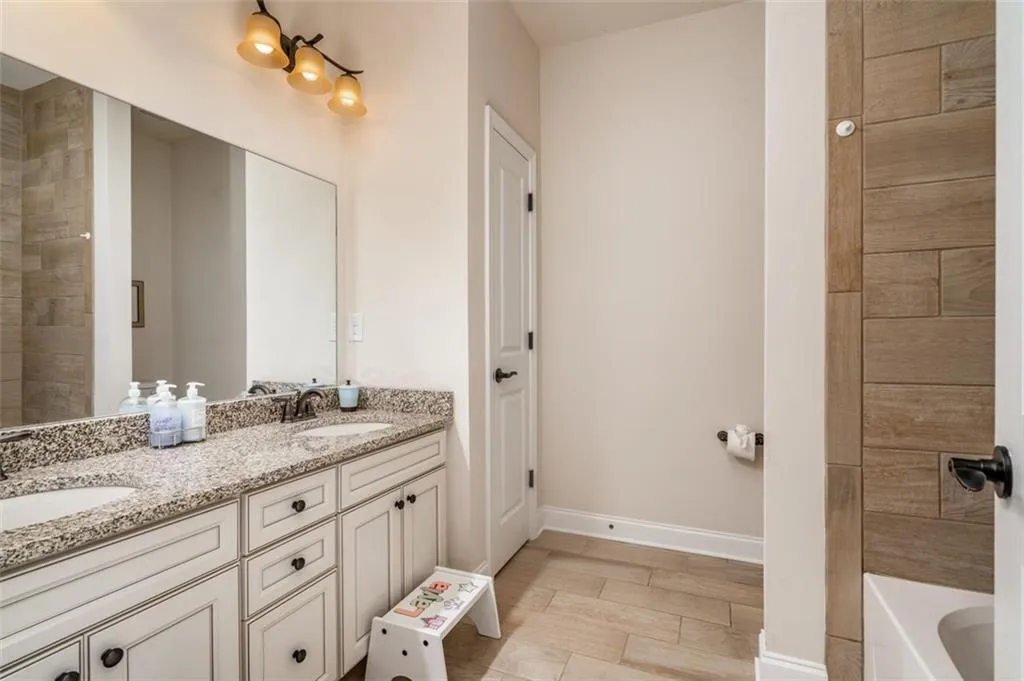 133 Austin Drive, Atlanta, Georgia 30328, 4 Bedrooms Bedrooms, ,3 BathroomsBathrooms,Residential,Sold,133 Austin Drive,6932425