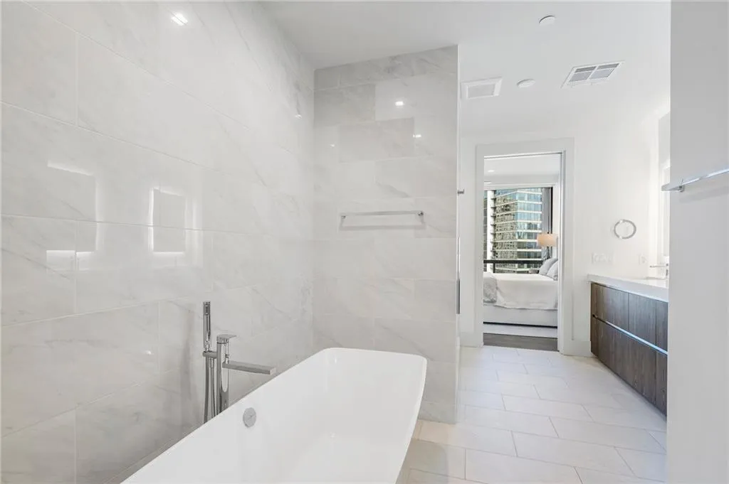 3107 Peachtree Road Ne Unit 1101, Atlanta, Georgia 30305, 3 Bedrooms Bedrooms, ,3 BathroomsBathrooms,Residential,For Sale,3107 Peachtree Road Ne Unit 1101,7444687