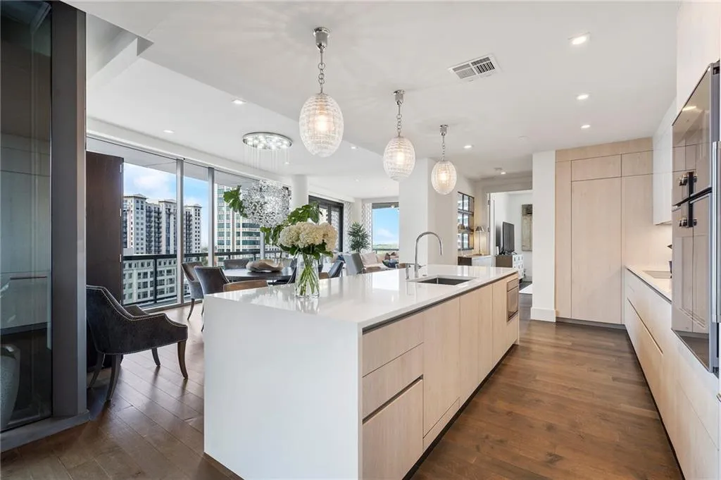3107 Peachtree Road Ne Unit 1101, Atlanta, Georgia 30305, 3 Bedrooms Bedrooms, ,3 BathroomsBathrooms,Residential,For Sale,3107 Peachtree Road Ne Unit 1101,7444687
