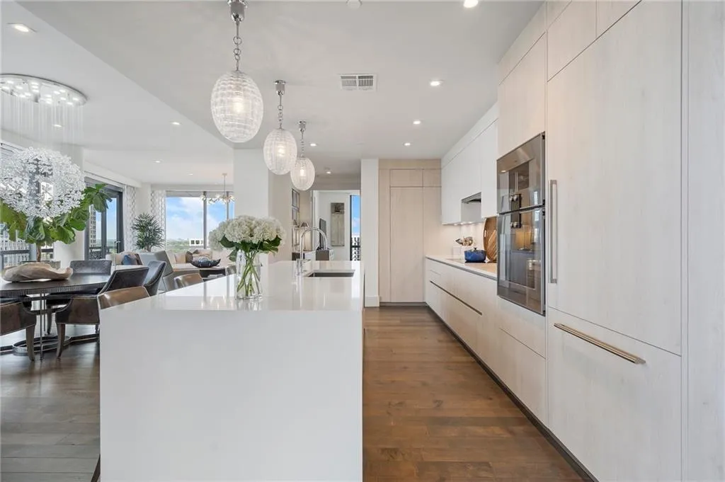 3107 Peachtree Road Ne Unit 1101, Atlanta, Georgia 30305, 3 Bedrooms Bedrooms, ,3 BathroomsBathrooms,Residential,For Sale,3107 Peachtree Road Ne Unit 1101,7444687