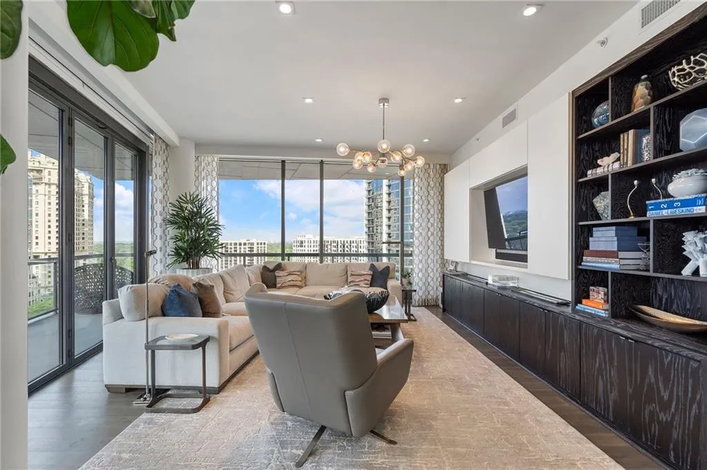3107 Peachtree Road Ne Unit 1101, Atlanta, Georgia 30305, 3 Bedrooms Bedrooms, ,3 BathroomsBathrooms,Residential,For Sale,3107 Peachtree Road Ne Unit 1101,7444687