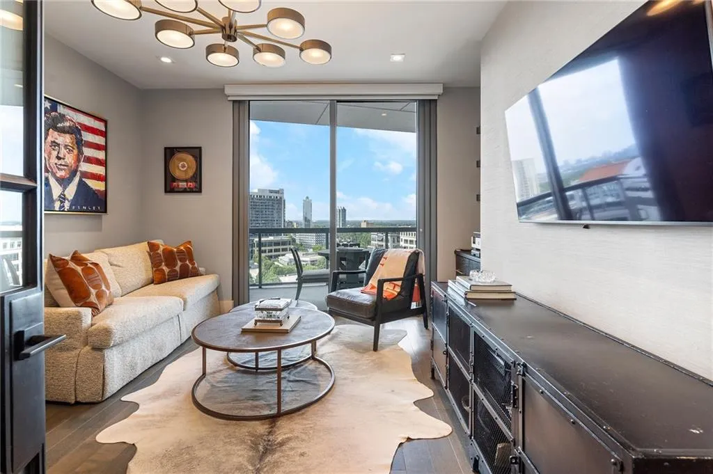 3107 Peachtree Road Ne Unit 1101, Atlanta, Georgia 30305, 3 Bedrooms Bedrooms, ,3 BathroomsBathrooms,Residential,For Sale,3107 Peachtree Road Ne Unit 1101,7444687