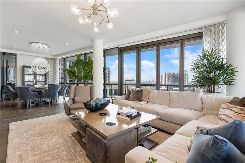 3107 Peachtree Road Ne Unit 1101, Atlanta, Georgia 30305, 3 Bedrooms Bedrooms, ,3 BathroomsBathrooms,Residential,For Sale,3107 Peachtree Road Ne Unit 1101,7444687