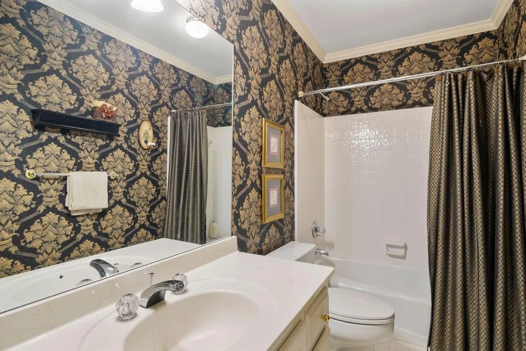 8200 Sullivan Hill Road, Sandy Springs, Georgia 30350, 5 Bedrooms Bedrooms, ,4 BathroomsBathrooms,Residential,Sold,8200 Sullivan Hill Road,7213804