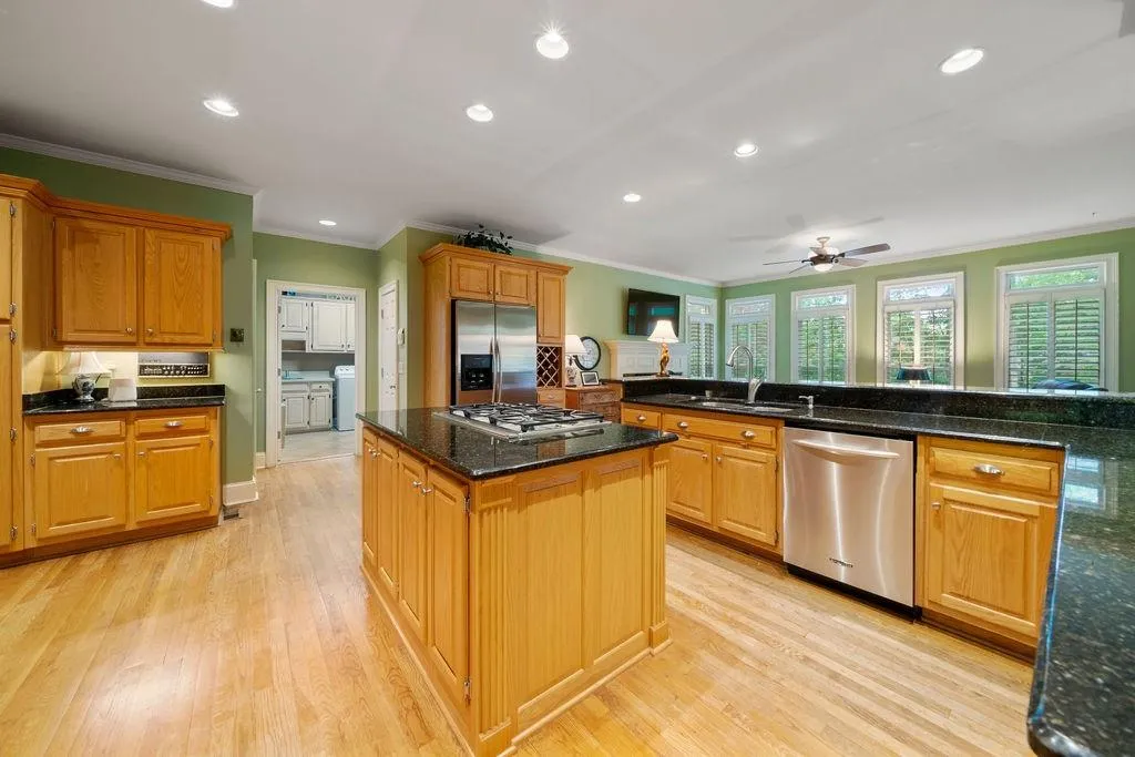 8200 Sullivan Hill Road, Sandy Springs, Georgia 30350, 5 Bedrooms Bedrooms, ,4 BathroomsBathrooms,Residential,Sold,8200 Sullivan Hill Road,7213804