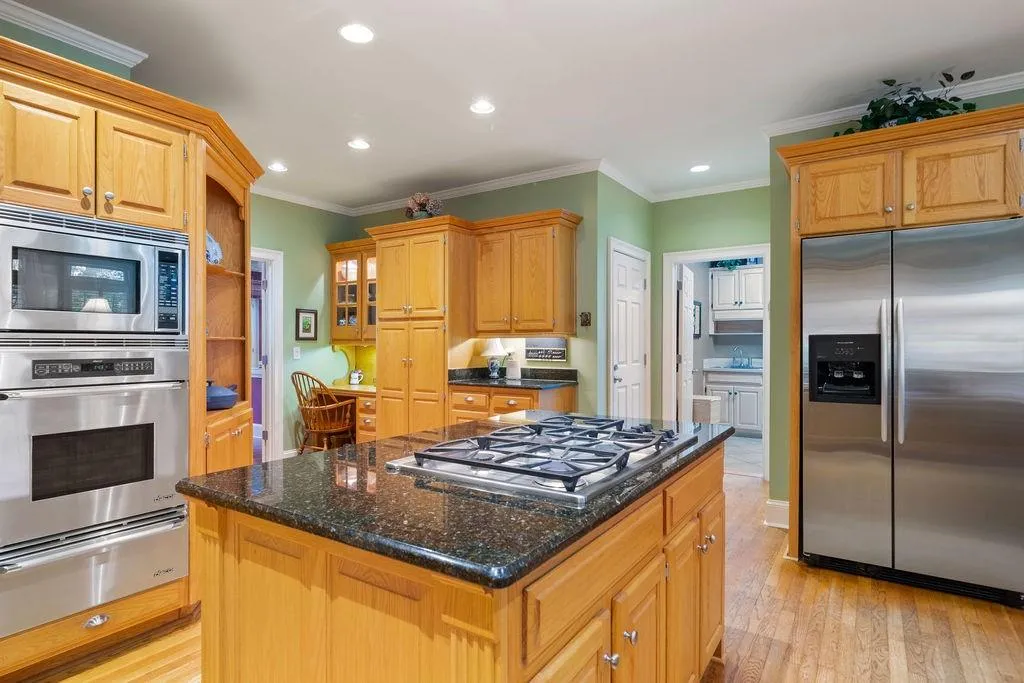 8200 Sullivan Hill Road, Sandy Springs, Georgia 30350, 5 Bedrooms Bedrooms, ,4 BathroomsBathrooms,Residential,Sold,8200 Sullivan Hill Road,7213804