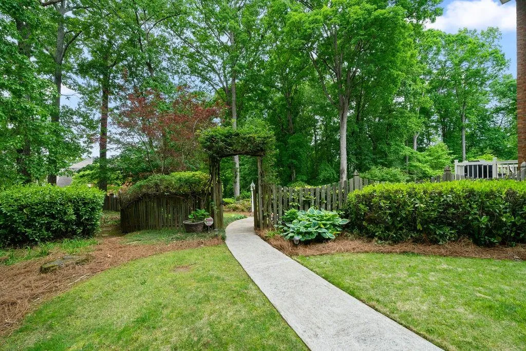 8200 Sullivan Hill Road, Sandy Springs, Georgia 30350, 5 Bedrooms Bedrooms, ,4 BathroomsBathrooms,Residential,Sold,8200 Sullivan Hill Road,7213804