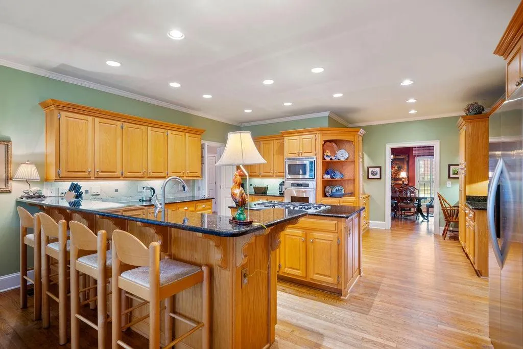 8200 Sullivan Hill Road, Sandy Springs, Georgia 30350, 5 Bedrooms Bedrooms, ,4 BathroomsBathrooms,Residential,Sold,8200 Sullivan Hill Road,7213804