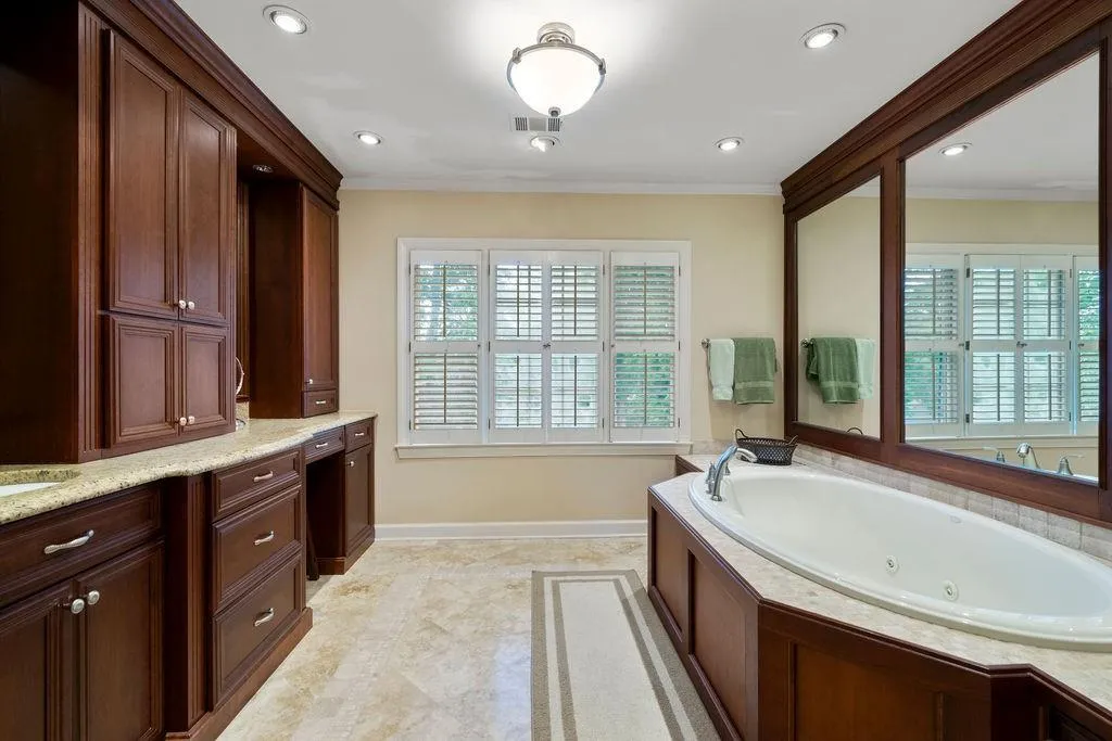 8200 Sullivan Hill Road, Sandy Springs, Georgia 30350, 5 Bedrooms Bedrooms, ,4 BathroomsBathrooms,Residential,Sold,8200 Sullivan Hill Road,7213804