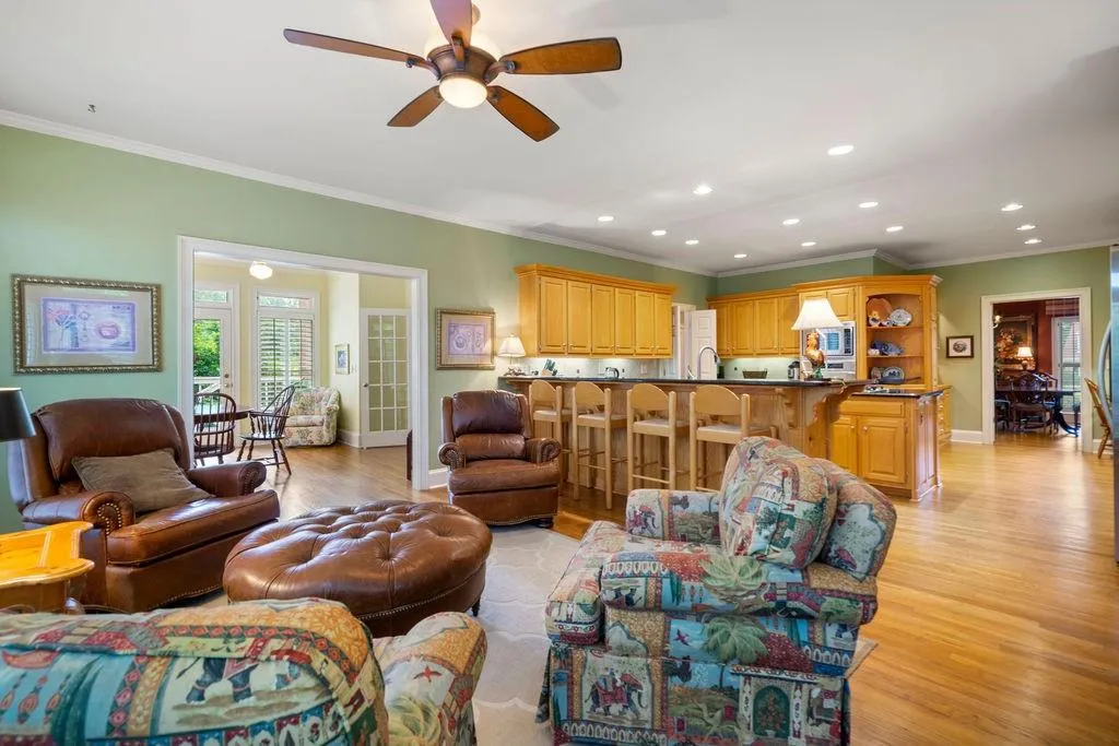 8200 Sullivan Hill Road, Sandy Springs, Georgia 30350, 5 Bedrooms Bedrooms, ,4 BathroomsBathrooms,Residential,Sold,8200 Sullivan Hill Road,7213804
