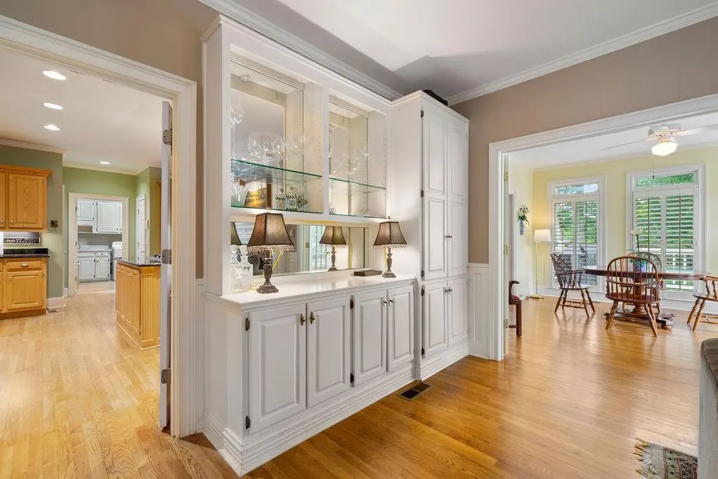 8200 Sullivan Hill Road, Sandy Springs, Georgia 30350, 5 Bedrooms Bedrooms, ,4 BathroomsBathrooms,Residential,Sold,8200 Sullivan Hill Road,7213804