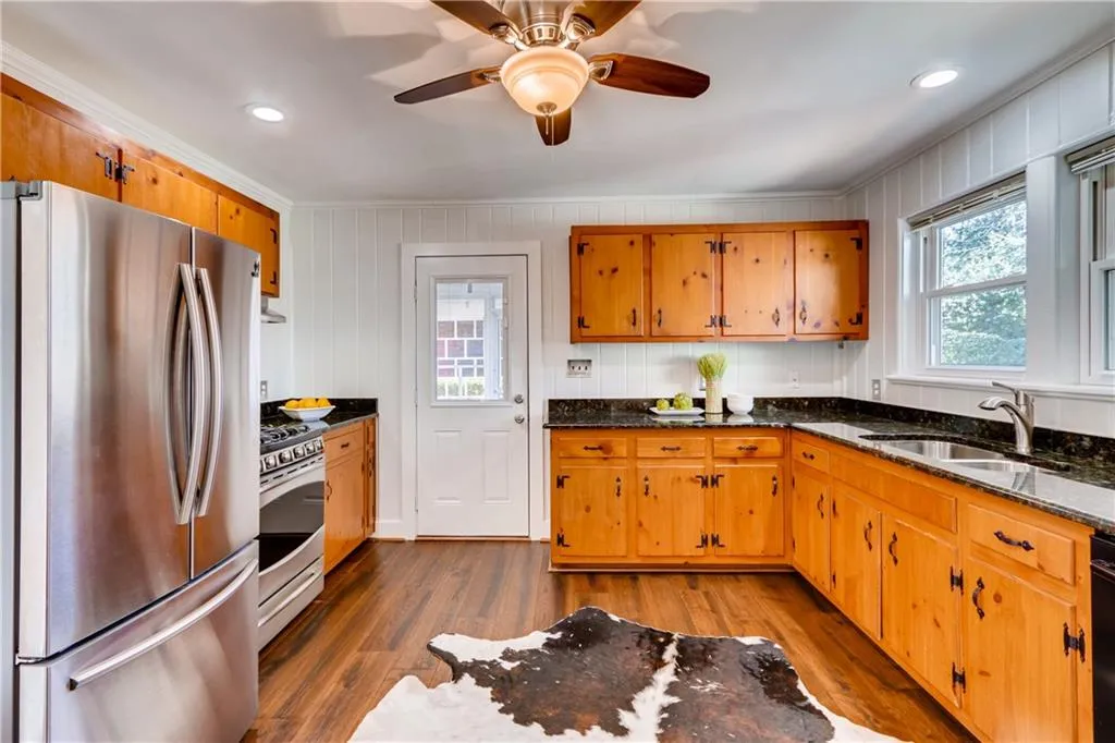 520 Carolwood Lane, Atlanta, Georgia 30342, 3 Bedrooms Bedrooms, ,2 BathroomsBathrooms,Residential,Sold,520 Carolwood Lane,6511761 520 Carolwood Lane, Atlanta, Georgia 30342, 3 Bedrooms Bedrooms, ,2 BathroomsBathrooms,Residential,Sold,520 Carolwood Lane,6511761