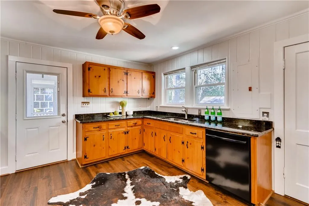 520 Carolwood Lane, Atlanta, Georgia 30342, 3 Bedrooms Bedrooms, ,2 BathroomsBathrooms,Residential,Sold,520 Carolwood Lane,6511761 520 Carolwood Lane, Atlanta, Georgia 30342, 3 Bedrooms Bedrooms, ,2 BathroomsBathrooms,Residential,Sold,520 Carolwood Lane,6511761