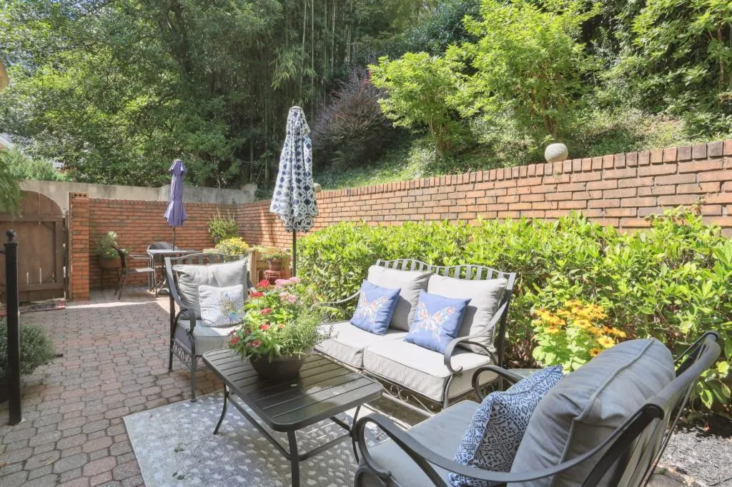 120 Grosvenor Place, Sandy Springs, Georgia 30328, 4 Bedrooms Bedrooms, ,2 BathroomsBathrooms,Residential,Sold,120 Grosvenor Place,7111571