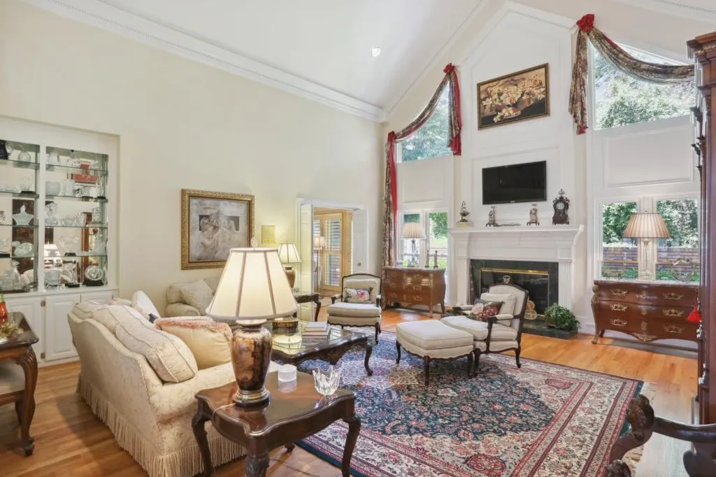 120 Grosvenor Place, Sandy Springs, Georgia 30328, 4 Bedrooms Bedrooms, ,2 BathroomsBathrooms,Residential,Sold,120 Grosvenor Place,7111571