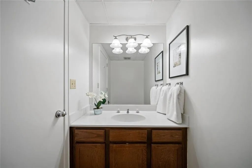 145 15th Street Ne Unit 602, Atlanta, Georgia 30309, 2 Bedrooms Bedrooms, ,2 BathroomsBathrooms,Residential,For Sale,145 15th Street Ne Unit 602,7613277