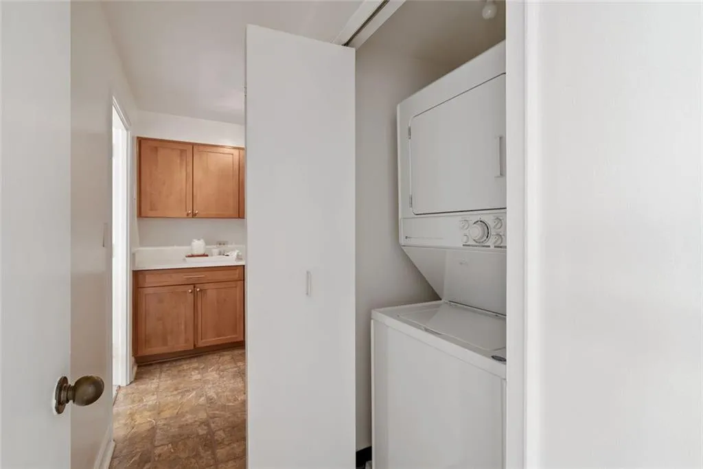 145 15th Street Ne Unit 602, Atlanta, Georgia 30309, 2 Bedrooms Bedrooms, ,2 BathroomsBathrooms,Residential,For Sale,145 15th Street Ne Unit 602,7613277