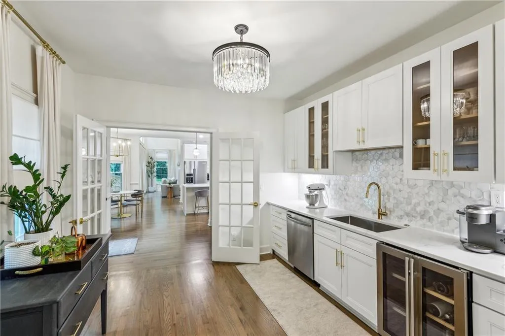 505 Woodmoore Court, Sandy Springs, Georgia 30342, 5 Bedrooms Bedrooms, ,4 BathroomsBathrooms,Residential,Sold,505 Woodmoore Court,7591074