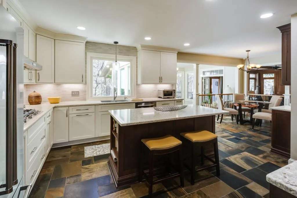 7655 S Spalding Lake Drive, Sandy Springs, Georgia 30350, 5 Bedrooms Bedrooms, ,4 BathroomsBathrooms,Residential,Sold,7655 S Spalding Lake Drive,6997897