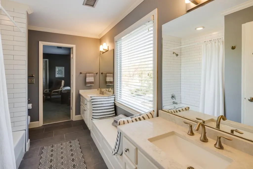7655 S Spalding Lake Drive, Sandy Springs, Georgia 30350, 5 Bedrooms Bedrooms, ,4 BathroomsBathrooms,Residential,Sold,7655 S Spalding Lake Drive,6997897
