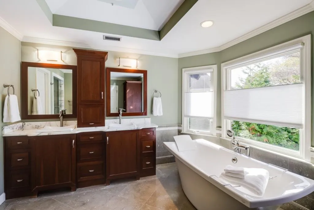7655 S Spalding Lake Drive, Sandy Springs, Georgia 30350, 5 Bedrooms Bedrooms, ,4 BathroomsBathrooms,Residential,Sold,7655 S Spalding Lake Drive,6997897