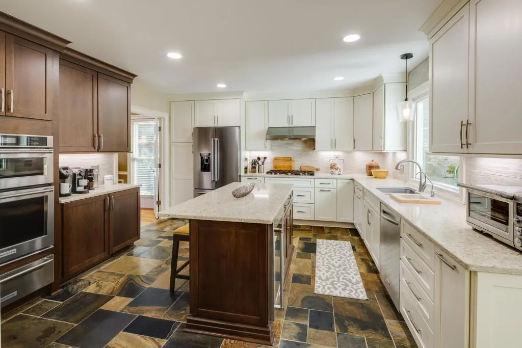 7655 S Spalding Lake Drive, Sandy Springs, Georgia 30350, 5 Bedrooms Bedrooms, ,4 BathroomsBathrooms,Residential,Sold,7655 S Spalding Lake Drive,6997897