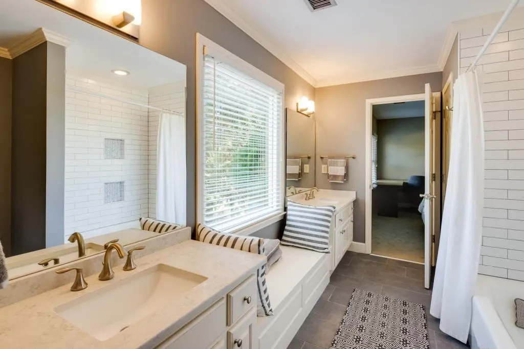 7655 S Spalding Lake Drive, Sandy Springs, Georgia 30350, 5 Bedrooms Bedrooms, ,4 BathroomsBathrooms,Residential,Sold,7655 S Spalding Lake Drive,6997897