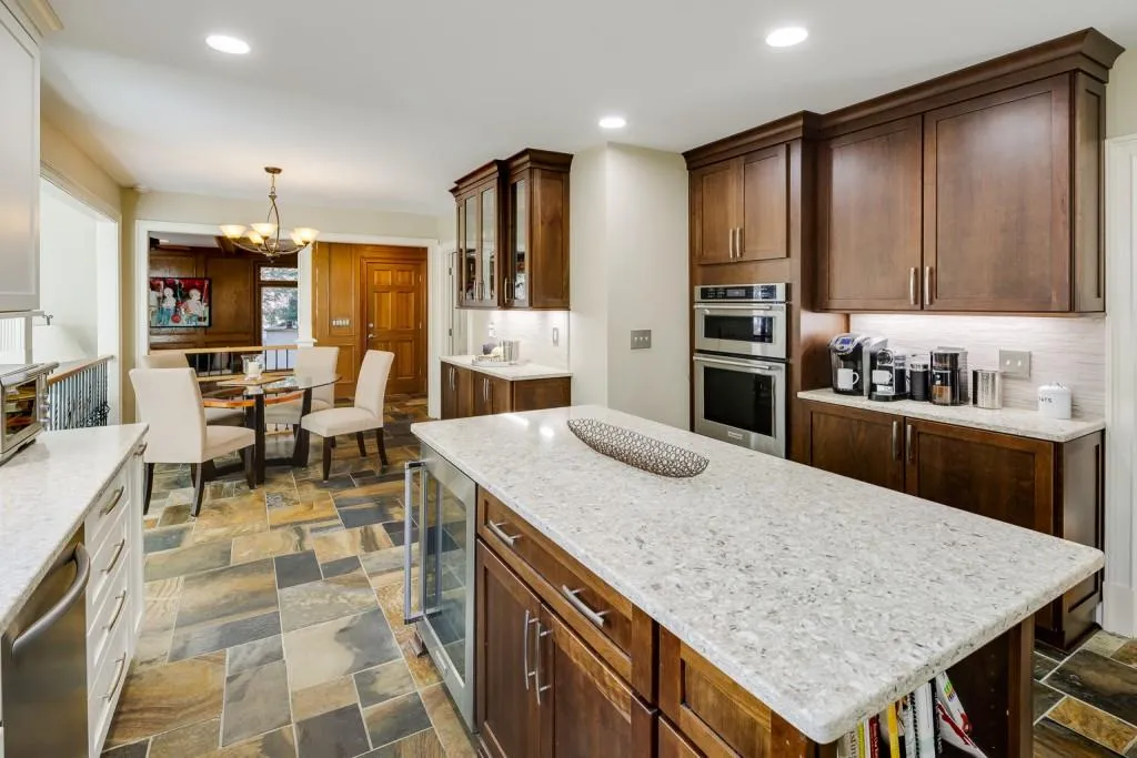 7655 S Spalding Lake Drive, Sandy Springs, Georgia 30350, 5 Bedrooms Bedrooms, ,4 BathroomsBathrooms,Residential,Sold,7655 S Spalding Lake Drive,6997897