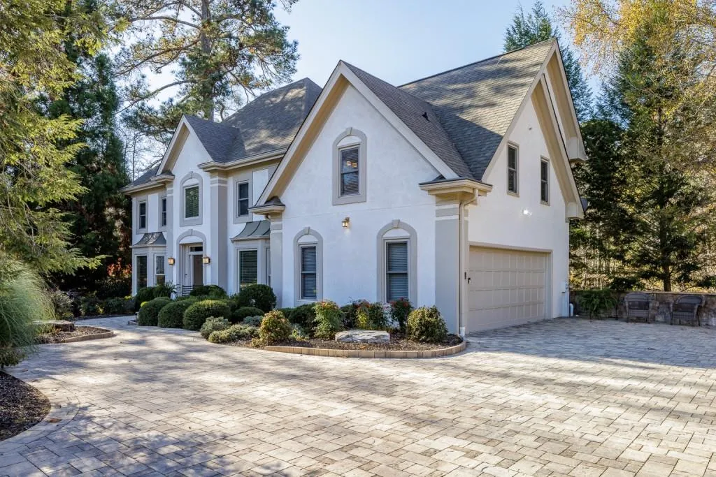 7655 S Spalding Lake Drive, Sandy Springs, Georgia 30350, 5 Bedrooms Bedrooms, ,4 BathroomsBathrooms,Residential,Sold,7655 S Spalding Lake Drive,6997897