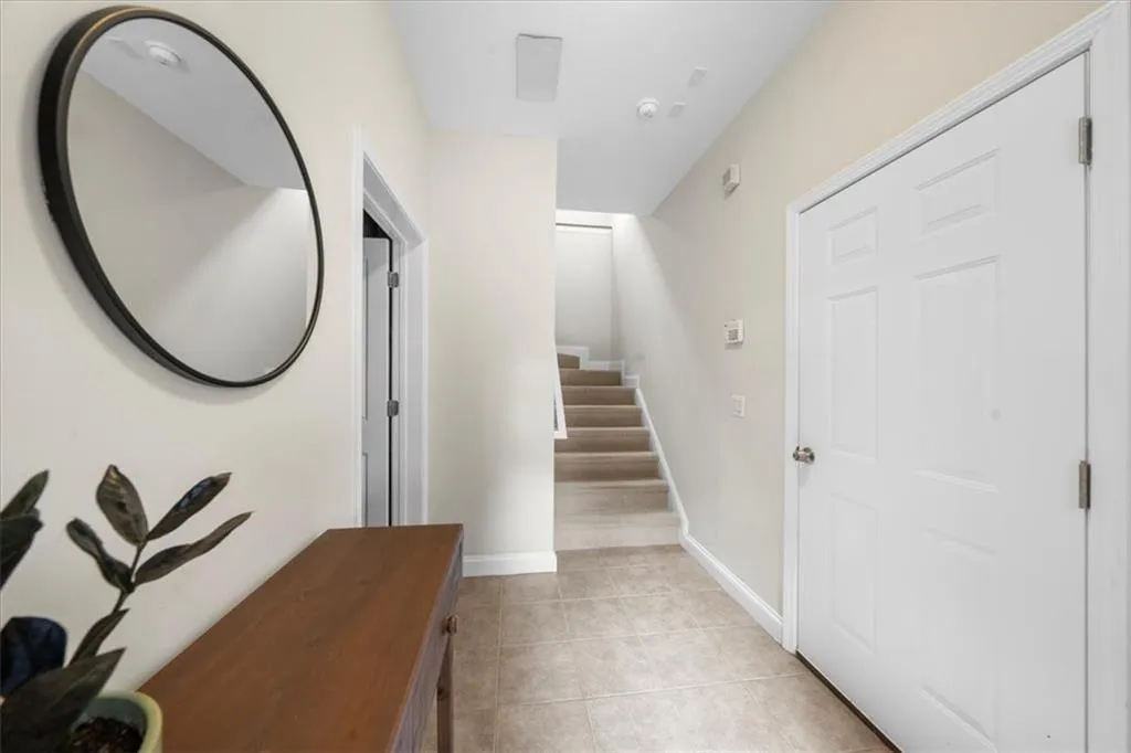 1071 Davis Circle Nw Unit R, Atlanta, Georgia 30318, 3 Bedrooms Bedrooms, ,2 BathroomsBathrooms,Residential,For Sale,1071 Davis Circle Nw Unit R,7613093