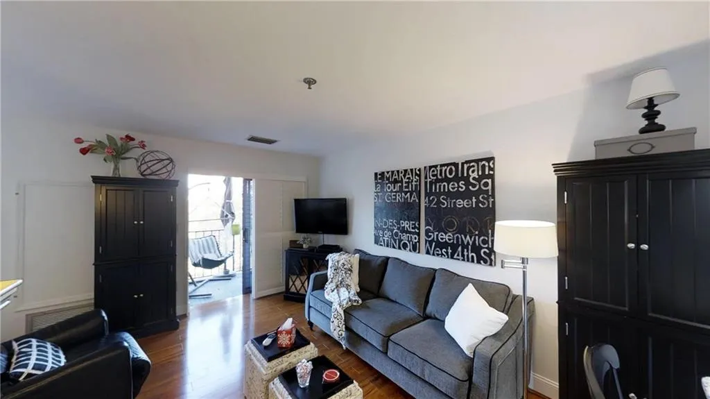 300 Johnson Ferry Road Ne Unit A613, Sandy Springs, Georgia 30328, 1 Bedroom Bedrooms, ,1 BathroomBathrooms,Residential,Sold,300 Johnson Ferry Road Ne Unit A613,6720111