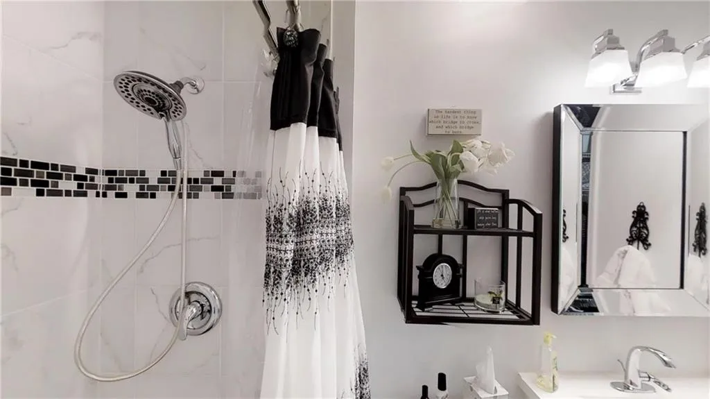 300 Johnson Ferry Road Ne Unit A613, Sandy Springs, Georgia 30328, 1 Bedroom Bedrooms, ,1 BathroomBathrooms,Residential,Sold,300 Johnson Ferry Road Ne Unit A613,6720111