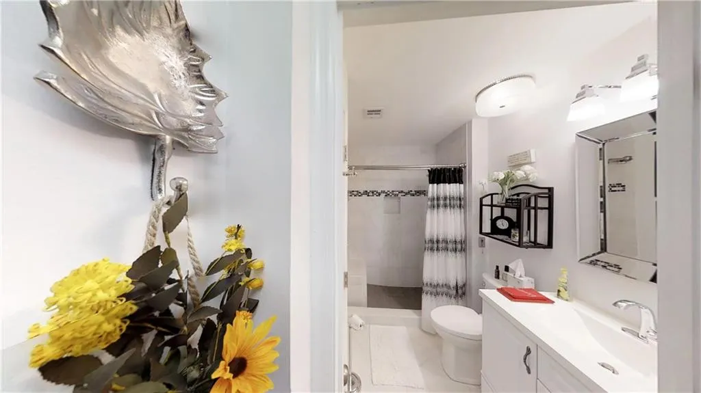 300 Johnson Ferry Road Ne Unit A613, Sandy Springs, Georgia 30328, 1 Bedroom Bedrooms, ,1 BathroomBathrooms,Residential,Sold,300 Johnson Ferry Road Ne Unit A613,6720111