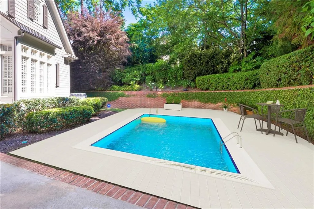 4989 Peachtree Dunwoody Road, Atlanta, Georgia 30342, 5 Bedrooms Bedrooms, ,4 BathroomsBathrooms,Residential,Sold,4989 Peachtree Dunwoody Road,6686019