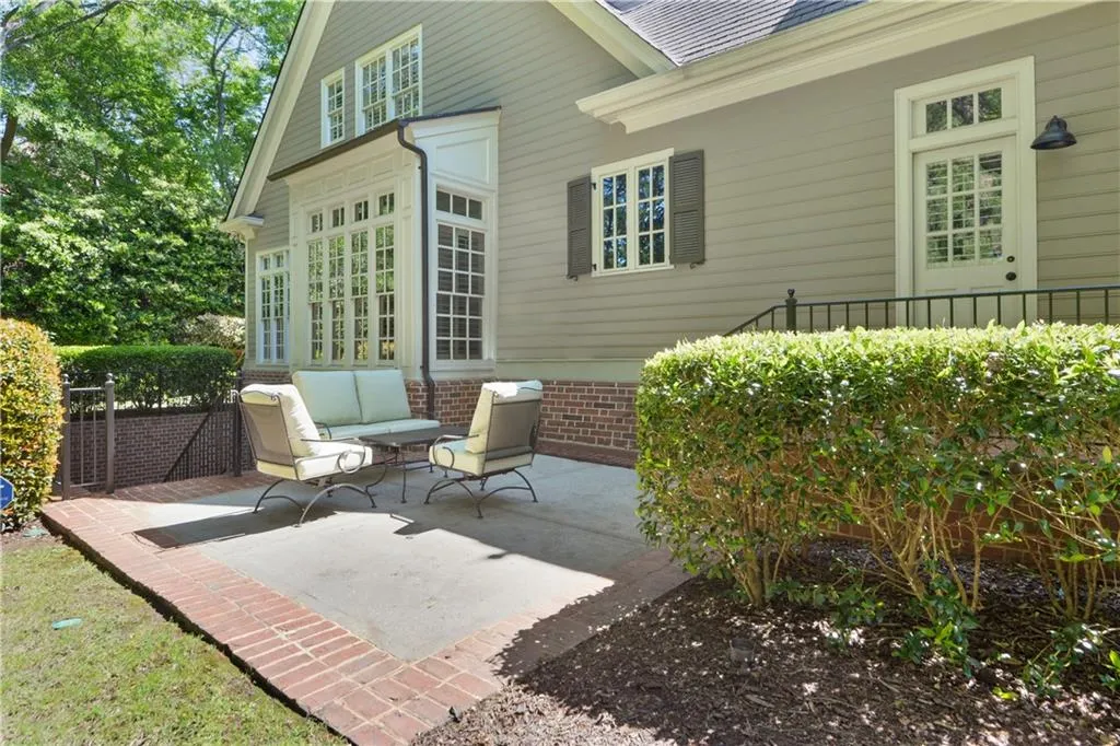 4989 Peachtree Dunwoody Road, Atlanta, Georgia 30342, 5 Bedrooms Bedrooms, ,4 BathroomsBathrooms,Residential,Sold,4989 Peachtree Dunwoody Road,6686019