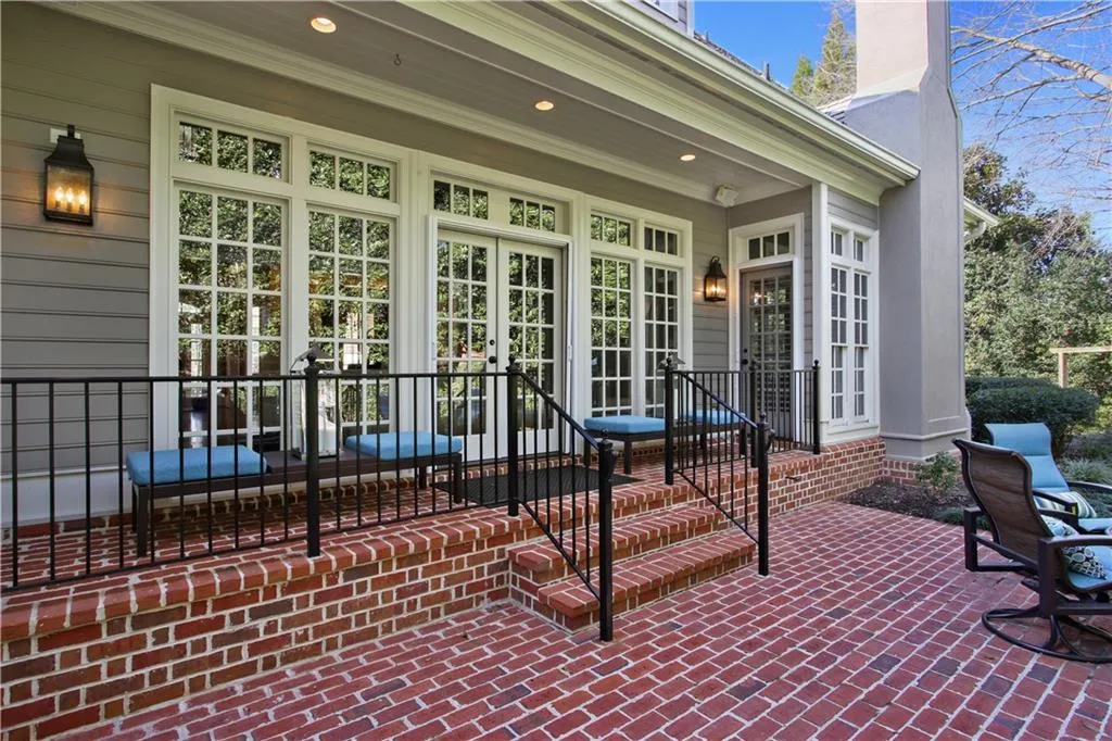 4989 Peachtree Dunwoody Road, Atlanta, Georgia 30342, 5 Bedrooms Bedrooms, ,4 BathroomsBathrooms,Residential,Sold,4989 Peachtree Dunwoody Road,6686019
